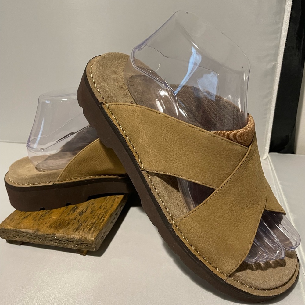 Natural Sport Women’s Size 8.5  Sole Massage Beige Leather Sandals New
